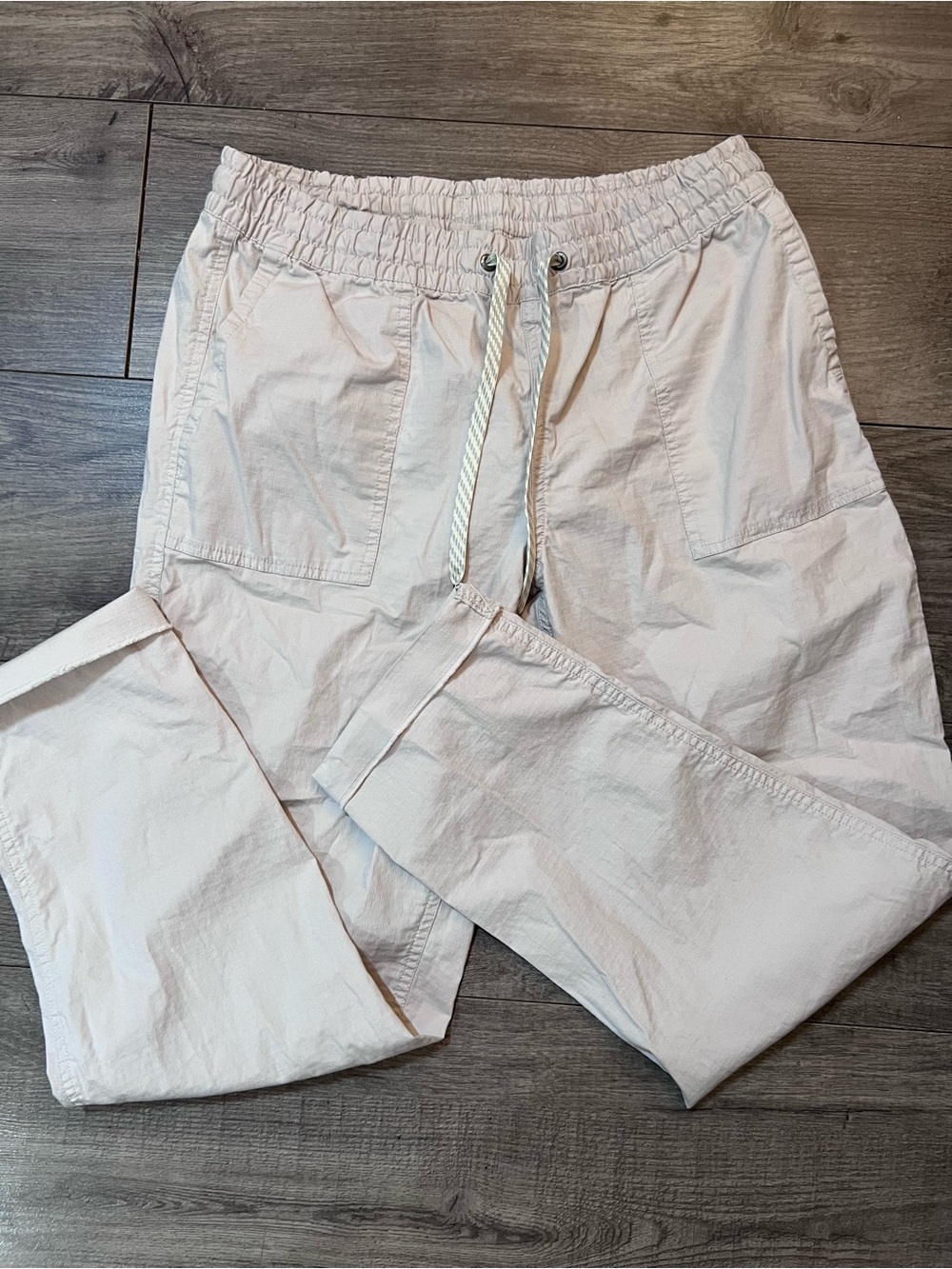 Vuori Women's Light Cream Jogger Sweatpants